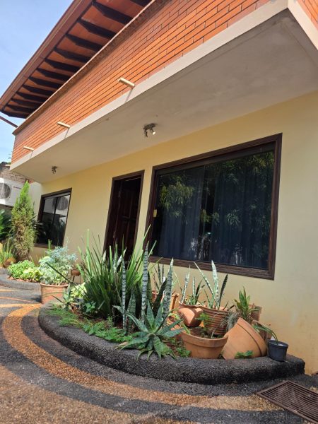 Alquilo Casa en el corazón de Lambaré
