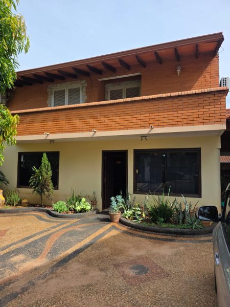 Alquilo Casa en el corazón de Lambaré